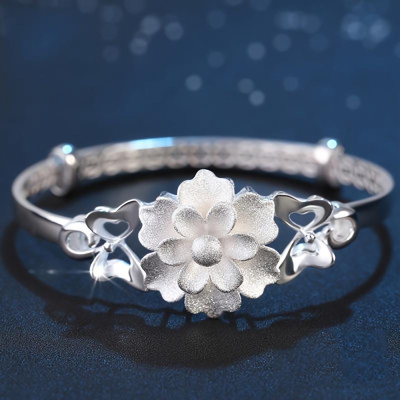 sterling silver elegant floral bracelet, adjustable, fashionable vintage style, suitable for both daily wear and parties