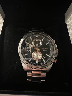 Популярная модель часов SEIKO (в идеальном состоянии)