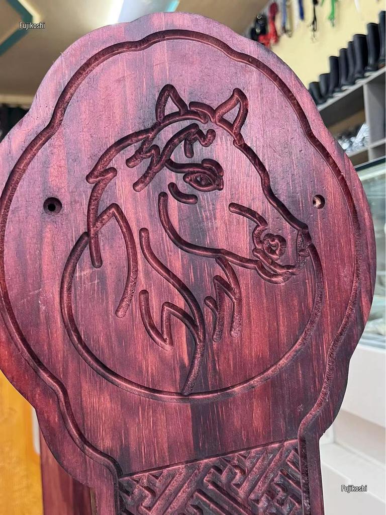 Настенная вешалка и подставка для седла из массива дерева, Декор