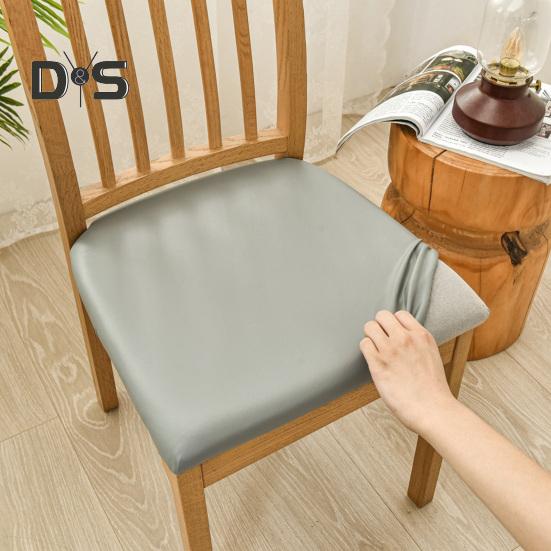 Чехол на стул из водонепроницаемой высокоэластичной искусственной кожи, противоскользящий, легко устанавливаемый, защищает сиденье от царапин и пятен, маслостойкий обеденный стул