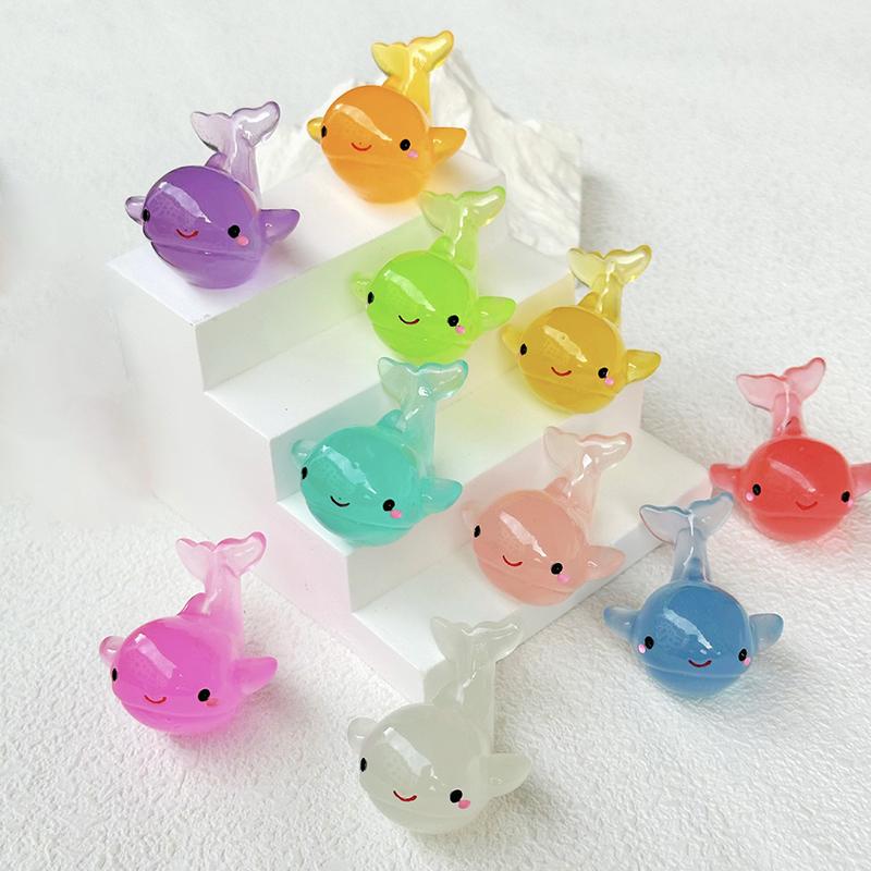10Pcs Mini Resin Cartoon Whale Luminous Miniature Whale Figurines Bulk Mini Resin Animals For Garden Landscape Home Ornaments