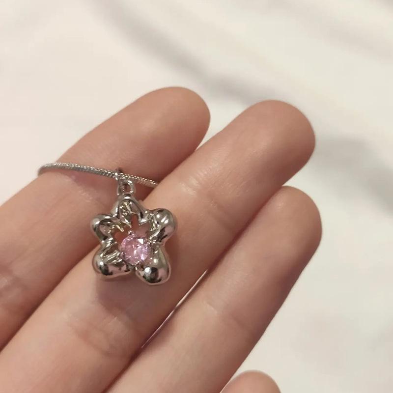 Цветочное ожерелье Женское Tide Light Роскошный нишевый дизайн Sense Слегка инкрустированная цирконием ключичная цепочка