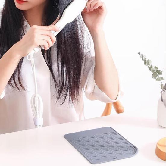 Curling Iron Heat Resistant Mat Anti-slip Silicone Rectangle Portable Flat Iron Hair Straightener Hair Travel Heat Pad Protector Cover