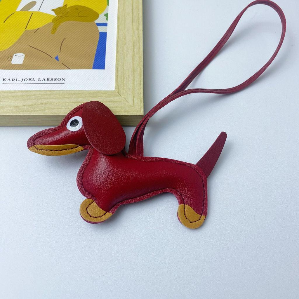 Брелок из искусственной кожи в виде таксы: Милый трансграничный аксессуар для автомобиля и креативное украшение для сумки.