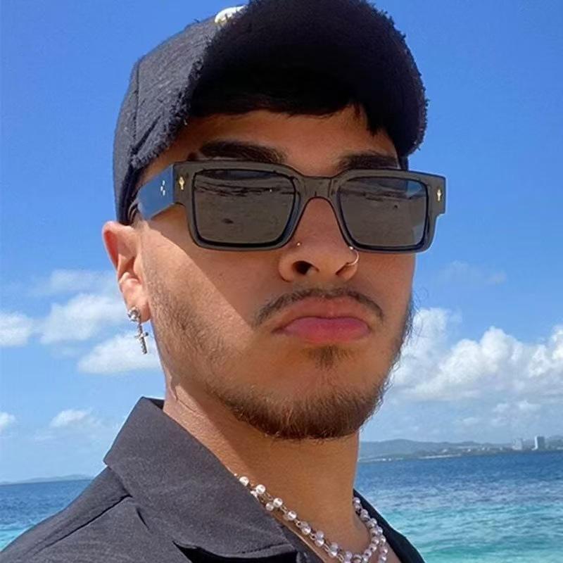 New Retro Men Black Square Sunglasses For Women Vintage Luxury Rivet Designer Sun Glasses Fashion Shades Uv400 Eyeglasses