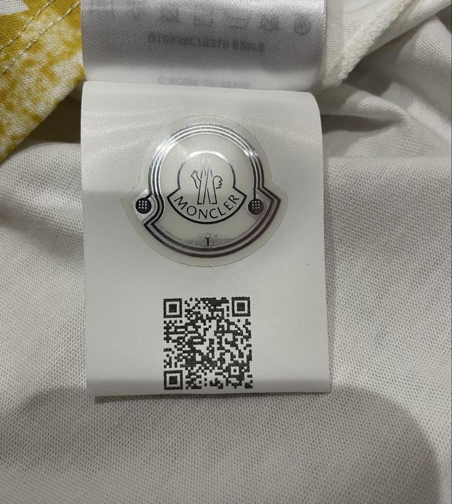 Подержанная женская футболка с коротким рукавом MONCLER