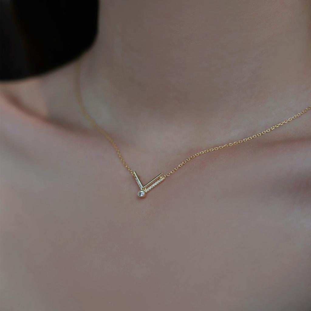 Простое женское ожерелье из стерлингового серебра 925 пробы с бриллиантами, интересный дизайн, осенне-зимняя цепочка для свитера, легкая роскошная цепочка на ключицу