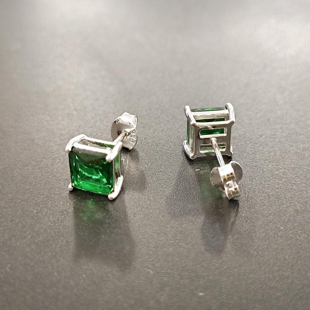 Квадратные серьги-гвоздики из серебра 925 пробы с синим, красным и зеленым цветом и фианитами