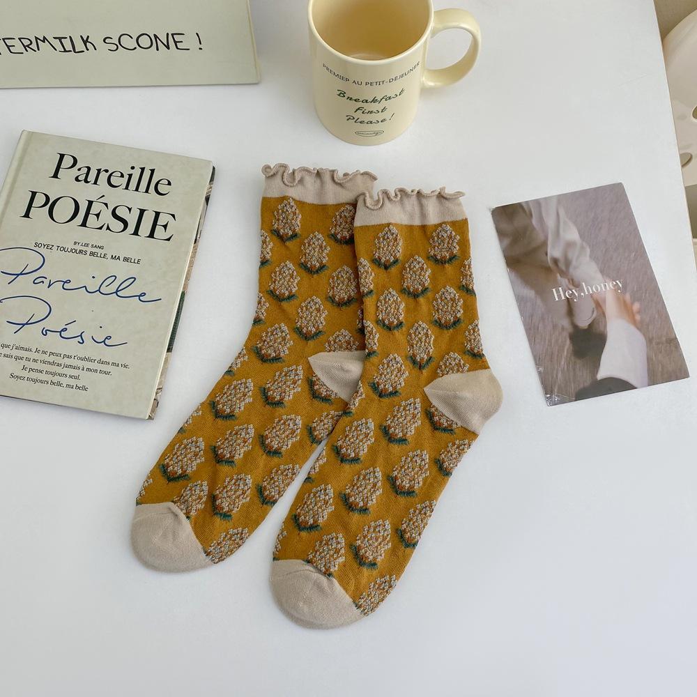 New Autumn and Winter Women Socks Floral Print Vintage Middle Tube Socks Japanese Fashion Harajuku Retro Sweet Girl Ruffle Socks