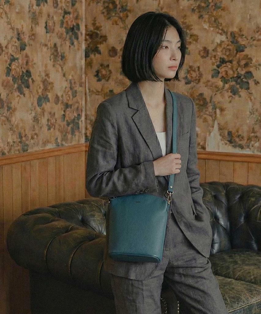 Hevitz 141 Crossbody с арочным дизайном