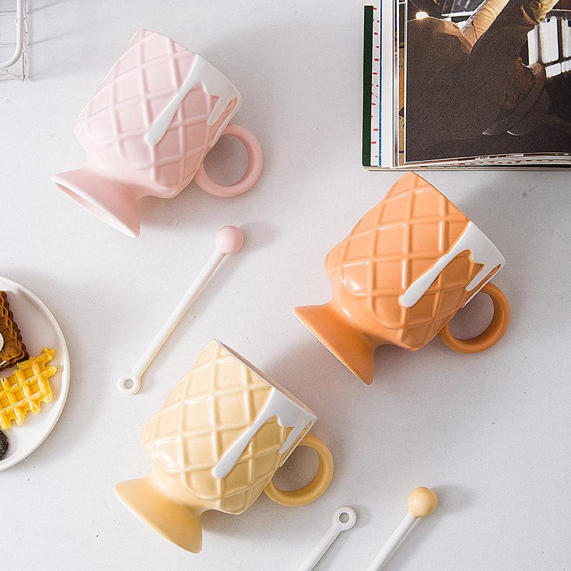 Кремовый ветер высокие бисквиты керамическая кружка высокая ценность с ложкой для перемешивания кофейная чашка ресторан домашняя питьевая чашка