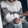 Женский свитер свободного покроя на осень и зиму