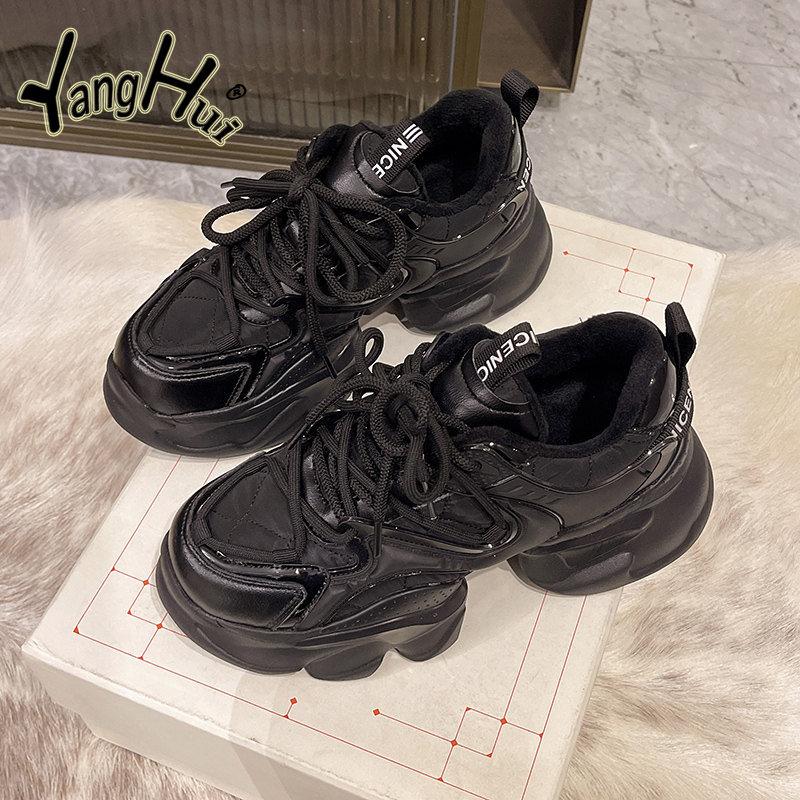 Уличный стиль, толстая подошва, увеличивающая противоскользящие удобные спортивные туфли 2024 года, модные простые универсальные однотонные кроссовки на осень