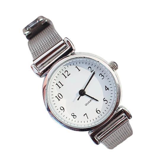 Women Quartz Movement Watch Circular Dial Wrist Watch with Alloy Strap Ladies Retro Analog Watch for Casual Daily Wear Work Date