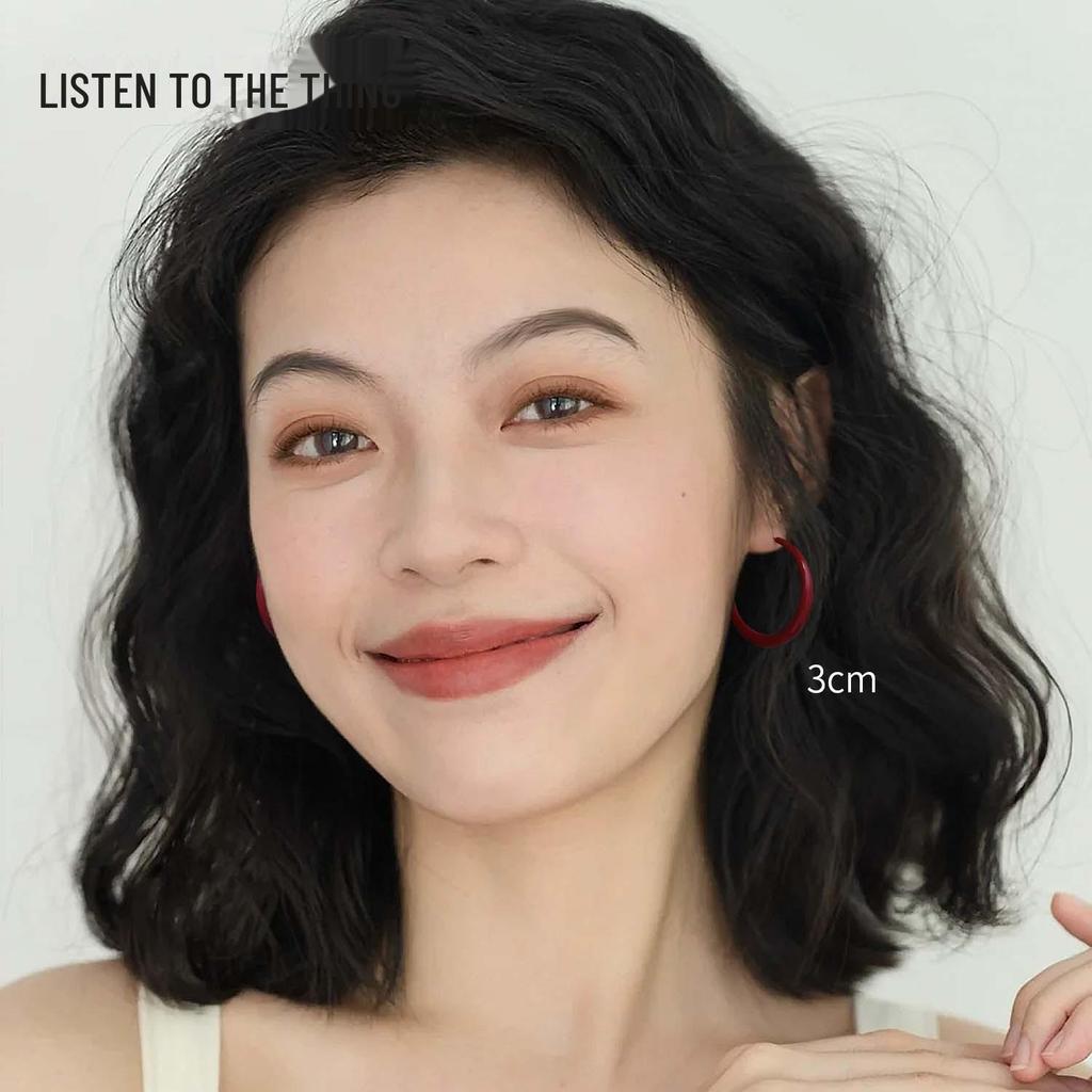 Ретро красные обручи: Серьги в стиле Гонконга на осень/зиму для создания шикарного, подчеркивающего достоинства лица образа