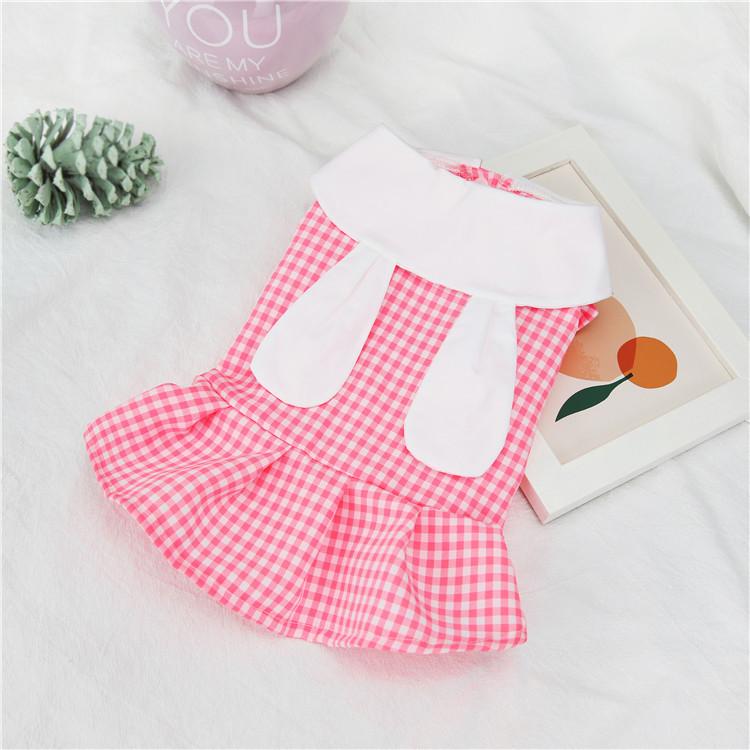 Кошки и собаки выходят на улицу весной и летом. Свежая и милая клетчатая юбка с заячьими ушками. Теплая куртка. Удобная и легкая.