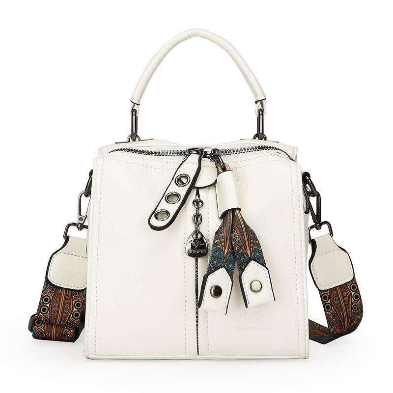 Это высококлассная женская сумочка, одноплечная сумка для поездок на работу и многослойная сумка кроссбоди большой вместимости.