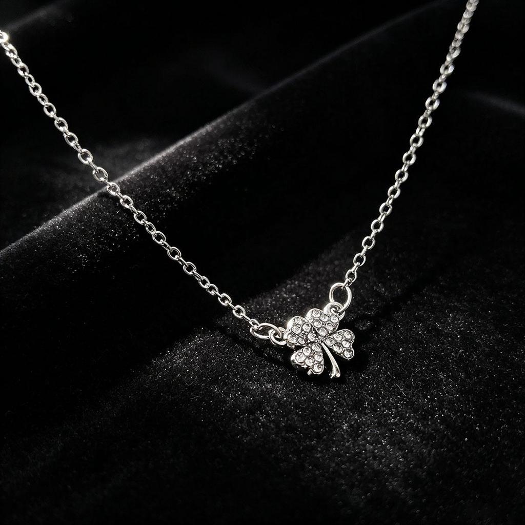 Flower Necklace for Women, Versatile Niche Design, Daily Gentle Atmosphere, New Four-Petal Silver Collarbone Chain
