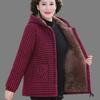 Женское зимнее утепленное пальто большого размера короткая куртка теплая куртка