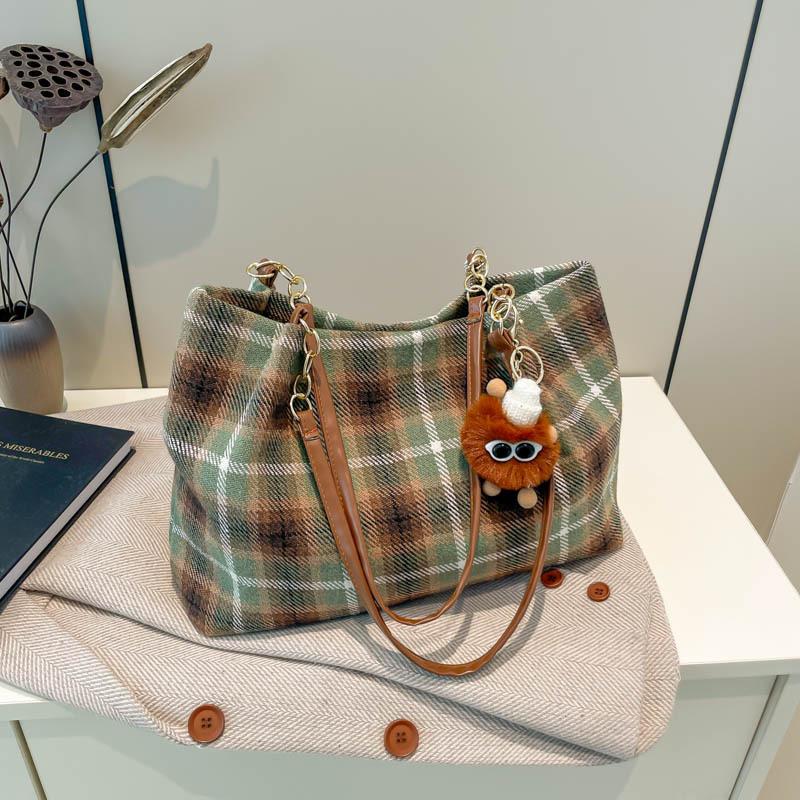 Woolen Plaid Underarm Bag for Women New Large Capacity Tote Bag Fashionable Commuter Retro One-shoulder Handbag