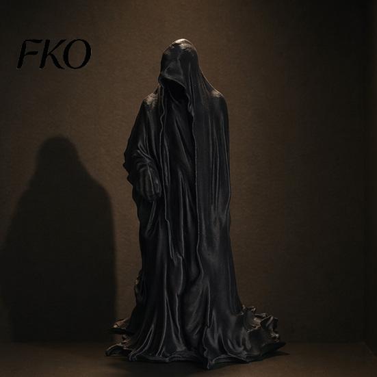 Dark Gothic Ornament 3D Printed Faceless Statue, Mysterious Hooded Figurine, Minimalist Art Sculpture for Desk Style Statue Bookshelf,