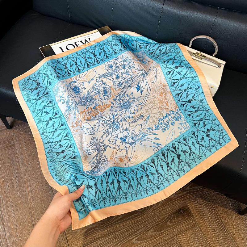 Retro silk scarves for women's new high-end accessories, neck small square scarf, scarf waist, fashionable and versatile, and gifts can be given.