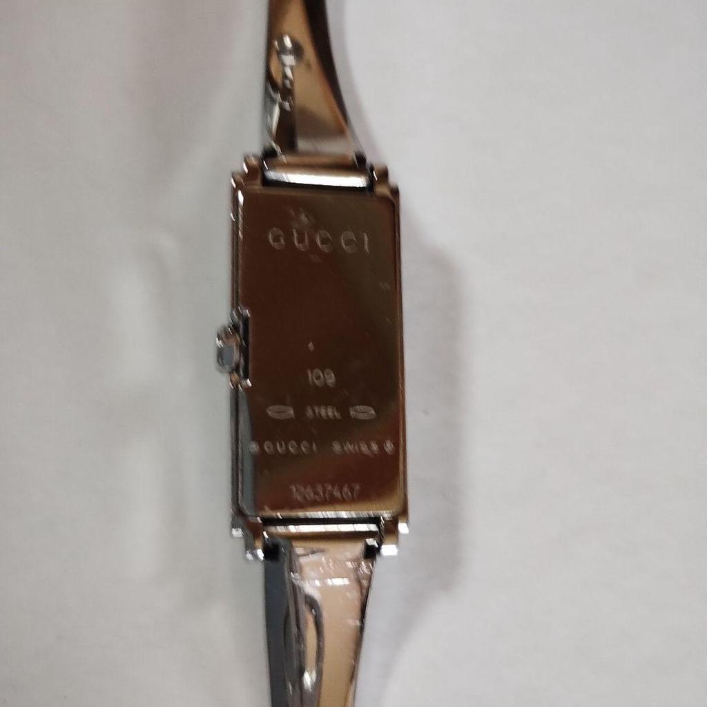 Б/у женские наручные часы-браслет GUCCI в хорошем состоянии