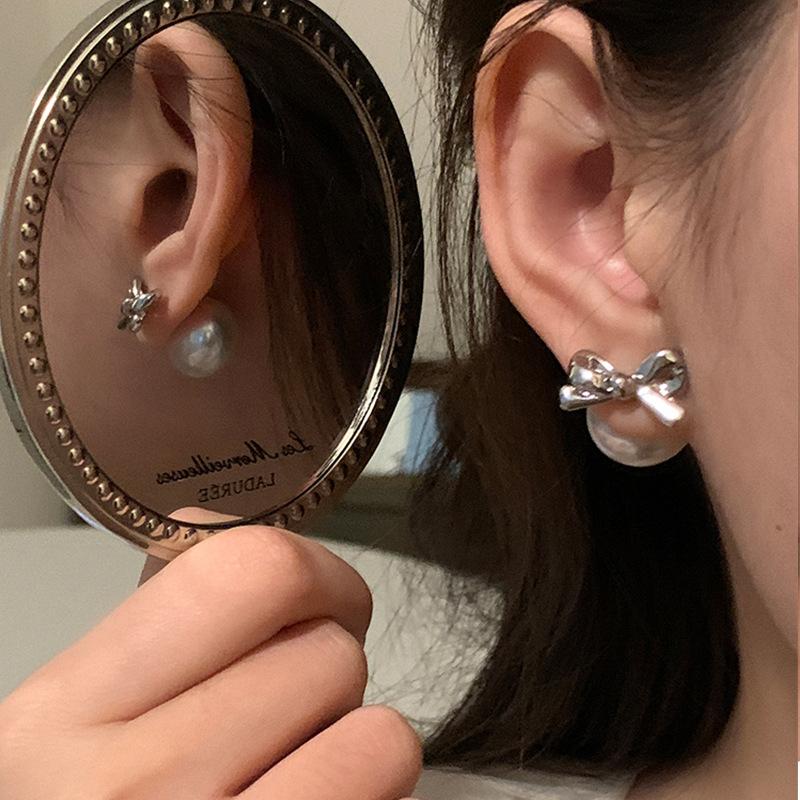 A Pair Of Bow Pearl Stud Earrings For Women, Light Luxury, Elegant And Advanced, Sweet And Exquisite Versatile Earrings And Earrings.