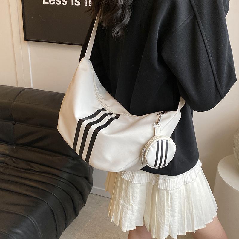 New Fashion Niche Design Messenger Bag Korean Version Versatile Casual Dumpling Bag Commuter Shoulder Bag Women