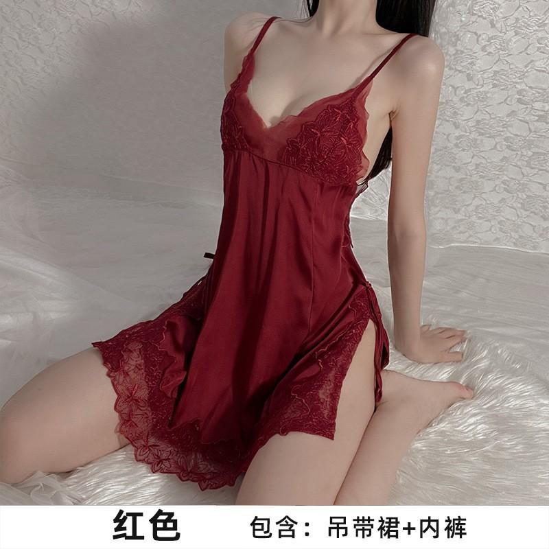 Sexy underwear, small breasts, sexy temptation, convenient suspenders on the bed, no need to take off sleeping clothes, nightgown teasing robe