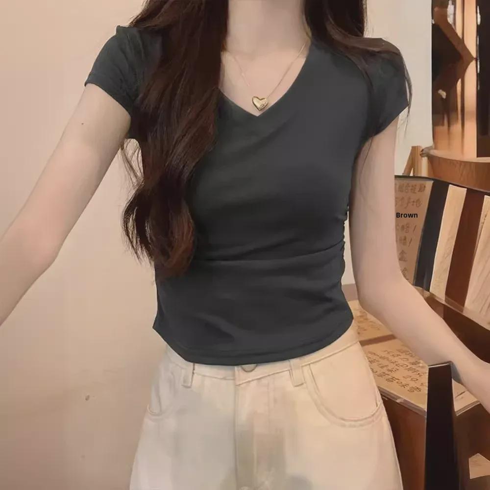 Женская облегающая летняя футболка Petite с V-образным вырезом: Американский стиль, сладкий и пряный, прямой крой плеч, топ с короткими рукавами.