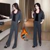 Женский модный спортивный костюм с флисовой подкладкой: Куртка с капюшоном и брюки с цветными блоками - Коллекция Осень/Зима 2025