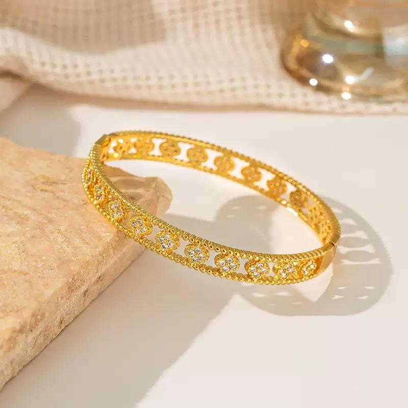 2026 Four-leaf Clover Bracelet Women's Hollow Design High-end Flower Bracelet Full of Diamonds Kaleidoscope Bracelet Versatile Jewelry