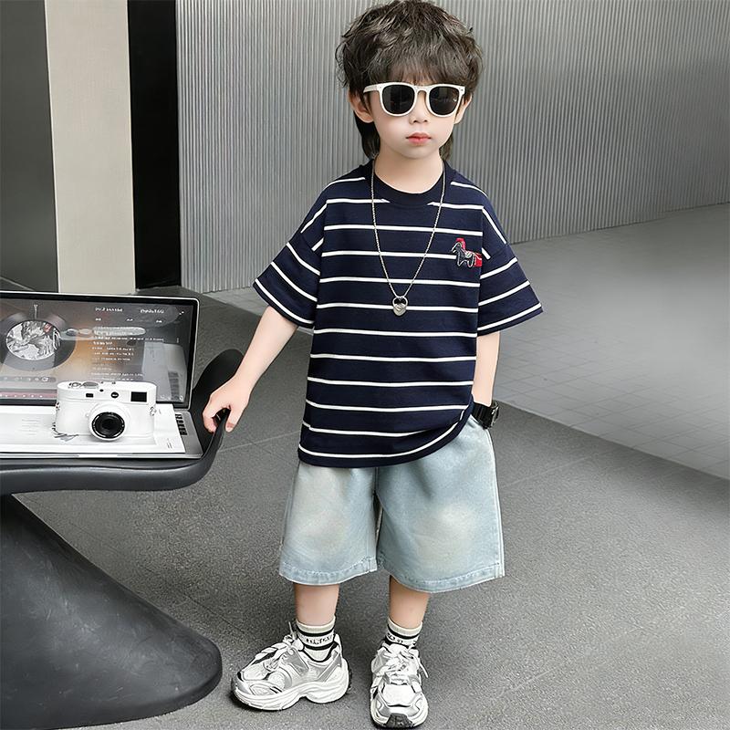 Boys' summer striped T-shirt set, new children's short sleeved denim shorts two-piece set, cool and trendy children's clothing