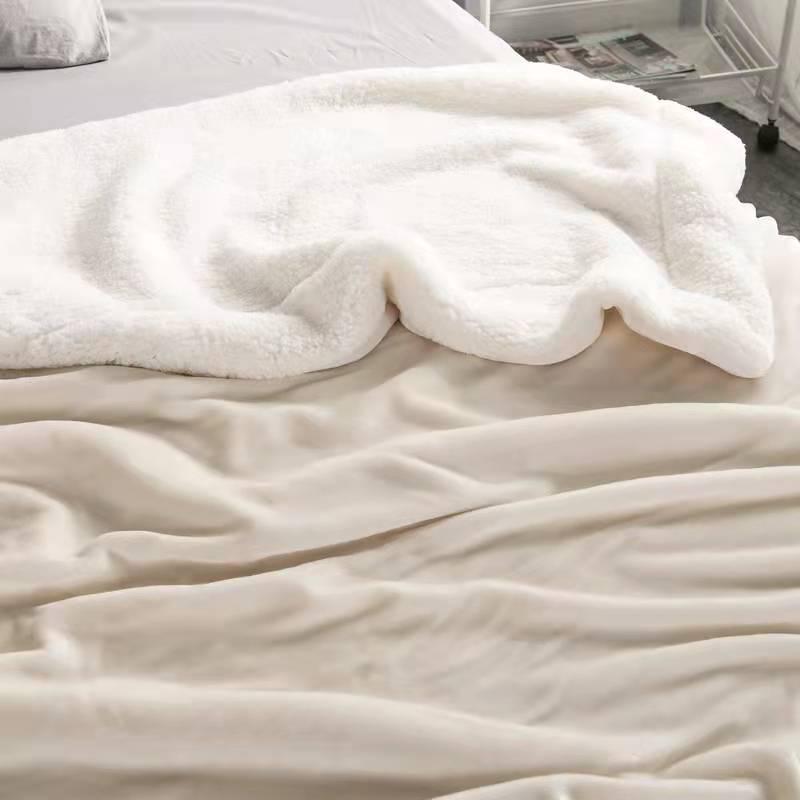 Двухслойное зимнее одеяло из кораллового флиса с овечьей шерстью - Композитное одеяло из фланели размером 50x60 дюймов.
