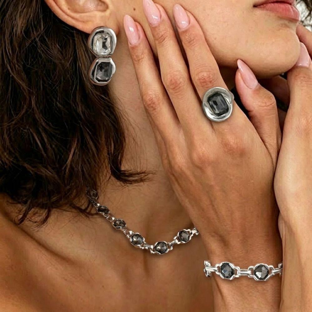 Charm Black Rhinestone Necklace Zinc Zinc Alloy Silver Ring Simple Geometric Earrings Evening