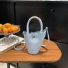 Модные Однотонные Женские Сумки-Ведра из ПУ Маленькие Наплечные Сумки Супер Крутые Стильные Портативные Женские Сумки 2026 Легкая Роскошь Дизайн Сумки Через Плечо