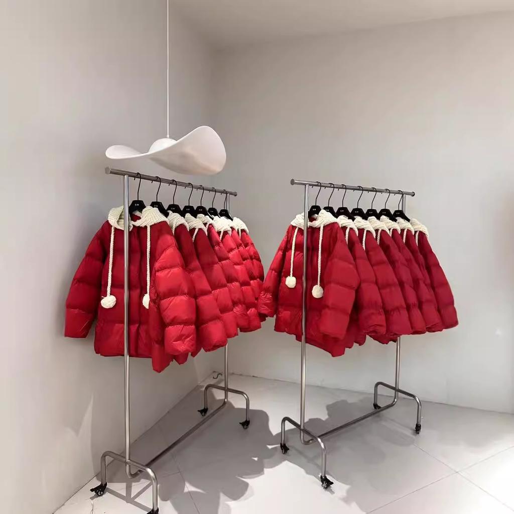 Зимняя рождественская красная куртка-пуховик 2024 года средней и длинной толщины 90% со съемной шапкой из белой утиной шерсти