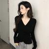 Черная трикотажная базовая рубашка с глубоким V-образным вырезом, популярная у женщин в начале осени, облегающий топ с длинными рукавами и неровным краем, подчеркивающий ключицы
