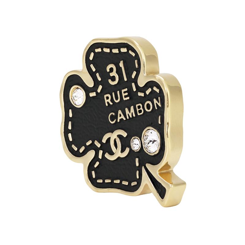 Chanel Four Leaf Clover Logo Engraved Brooch Unisex brooch Black ABA782-B10896-NN919