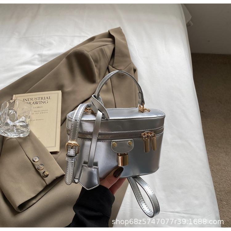 Нишевая женская сумка высокой стоимости 2025 новая модная и универсальная цепочка сумка кроссбоди коробка маленькая квадратная сумка сумка подмышку