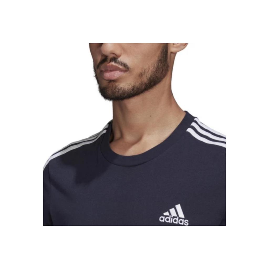 adidas Мужская футболка с принтом логотипа и полосатым краем, круглым вырезом, коротким рукавом, темно-синяя GL3734