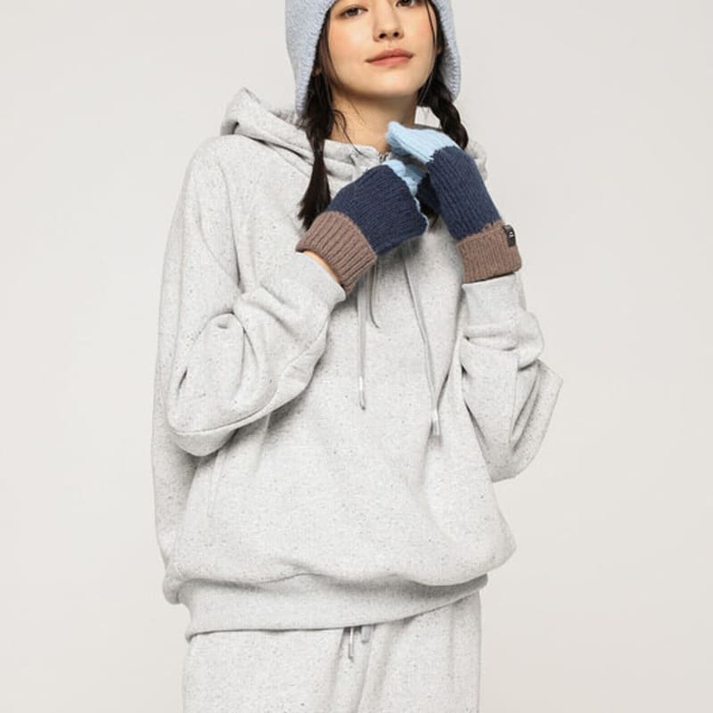 ПЕРЧАТКА ENOUGH TIME С ЦВЕТНЫМИ БЛОКАМИ (ГОЛУБОЕ НЕБО)