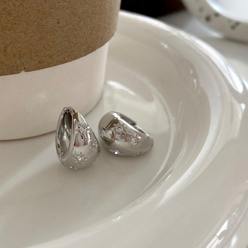 Luxury Top Quality Smooth Star Zircon Hoop Earrings for Women Girls Metal Chunky Sun Rhinestone Ear Buckle Punk Y2K Jewelry