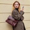 Charles & Keith Сумка-мессенджер Kerry с подвеской Женская сумка на плечо Черный Кремовый Бордовый CK2-20782514