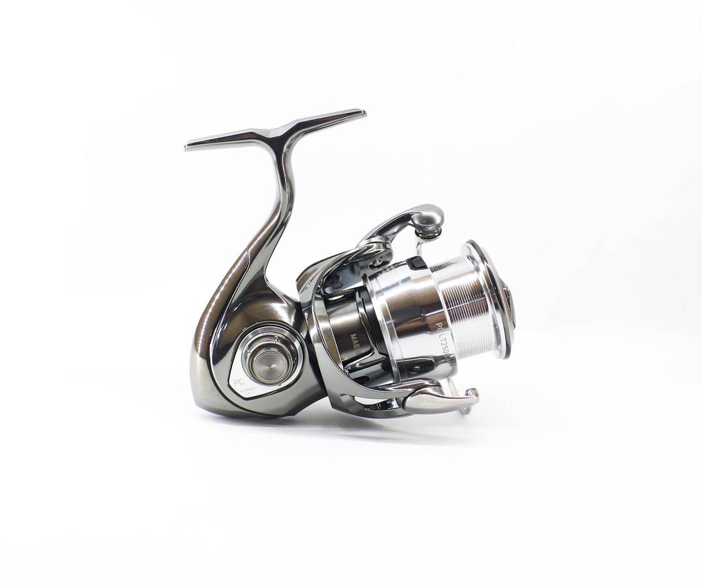 Daiwa Reel Spinning 22 Exist PC LT 2500-H (6004)