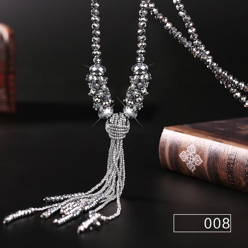 Прекрасное ожерелье с бисером различных расцветок