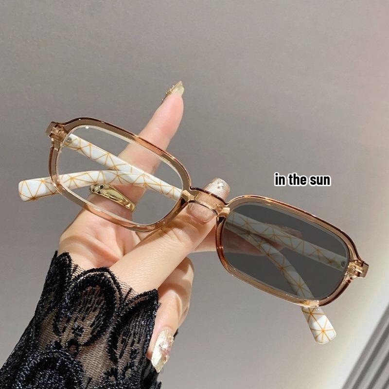 Women's Square Frame Light-sensitive Reading Glasses Men's Ultra-lightweight Fashion Color-changing Presbyopia Glasses To +100+200