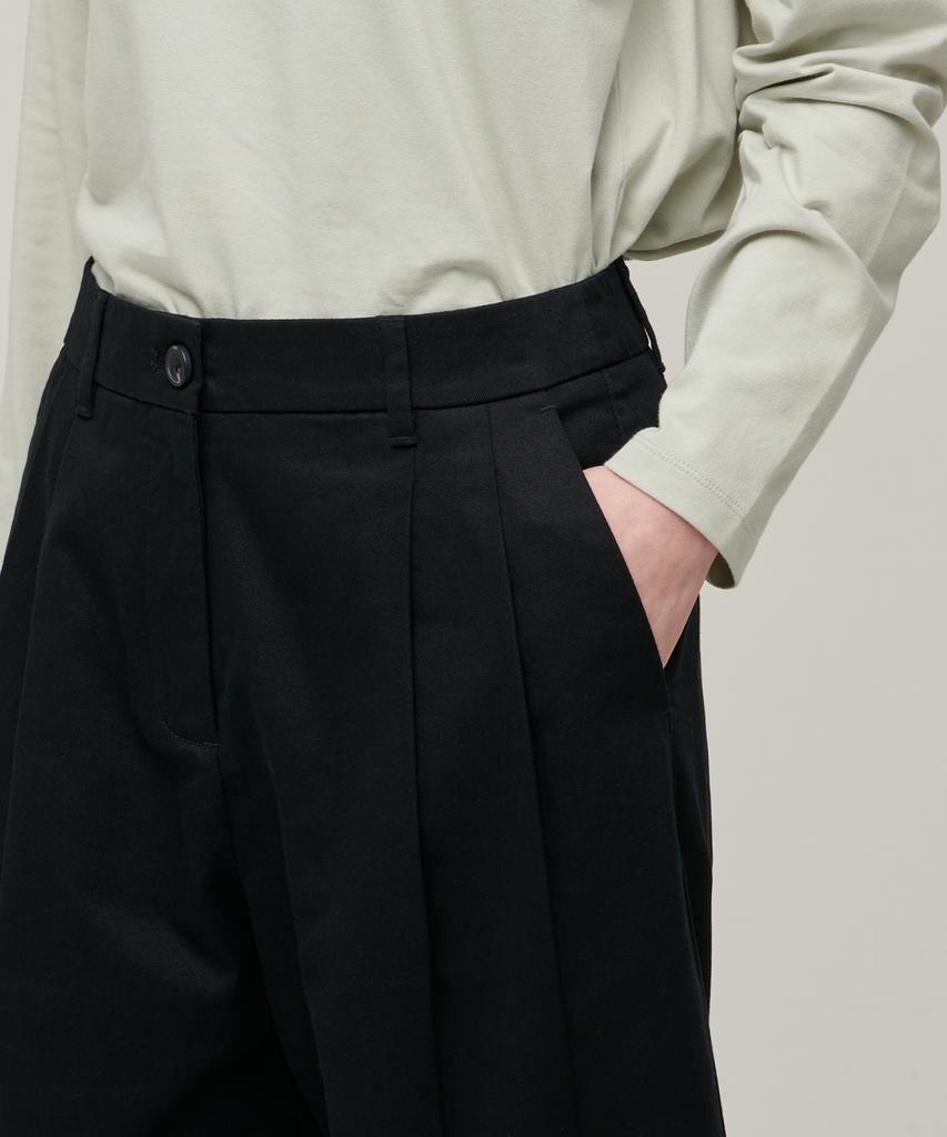 MUSINSA STANDARD WOMAN Two-Tuck Wide Chino Pants [Black]