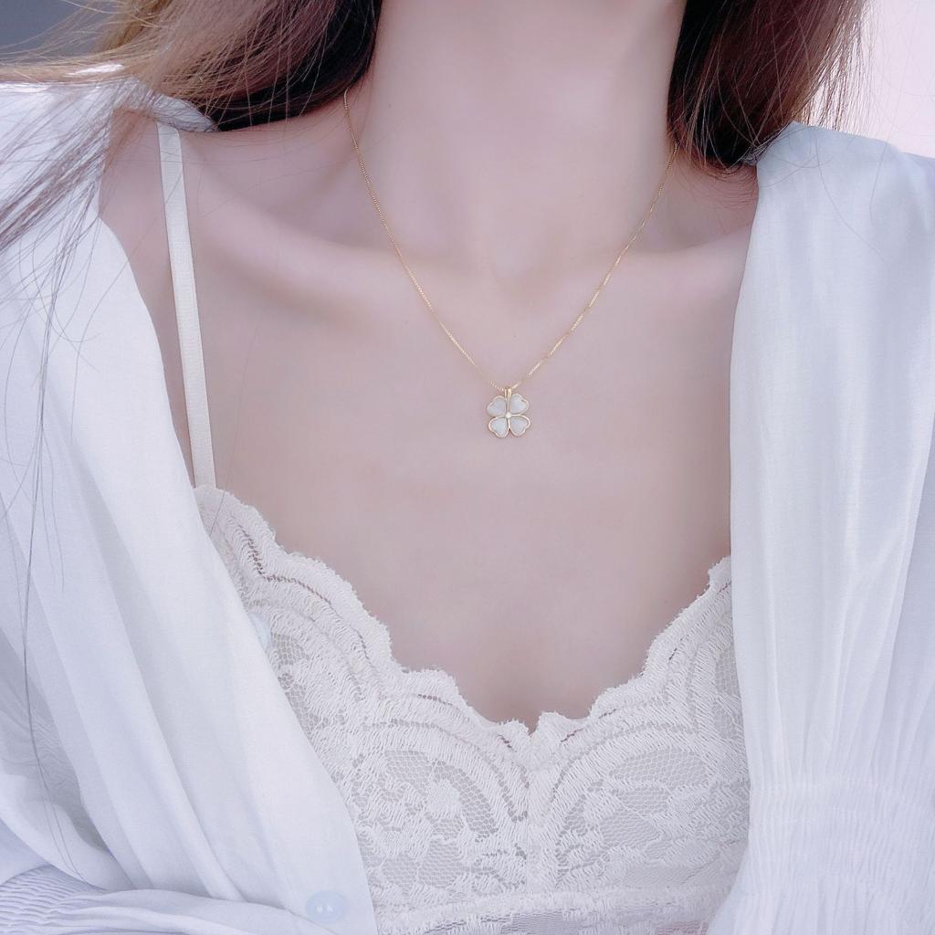 Lucky Clover Necklace Women's Light Luxury Niche Opal Clavicle Chain Summer Leaf Strength Chain